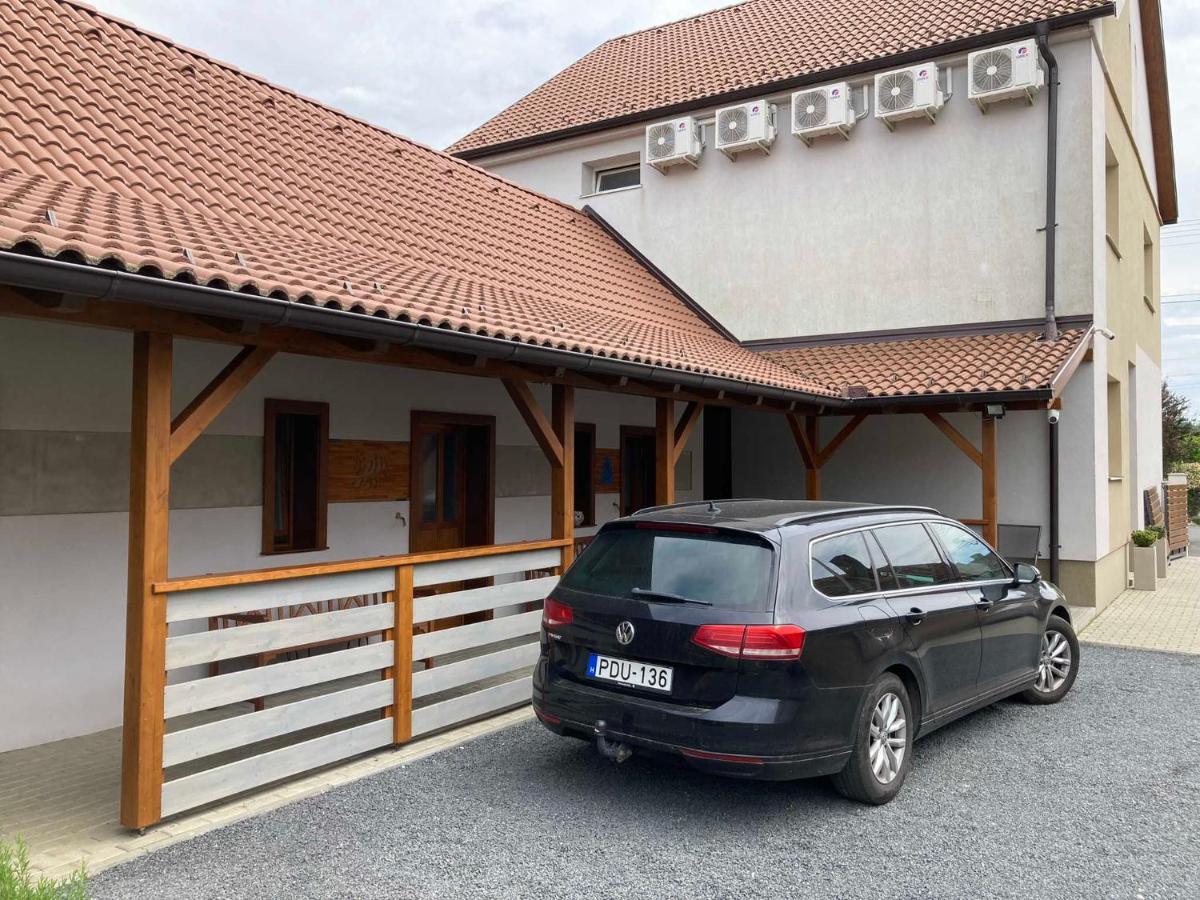 Hotel Toronyi Vendeghaz Exteriér fotografie